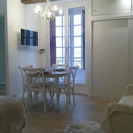 Petit Chateau Rouge - Hypercentre - Renove